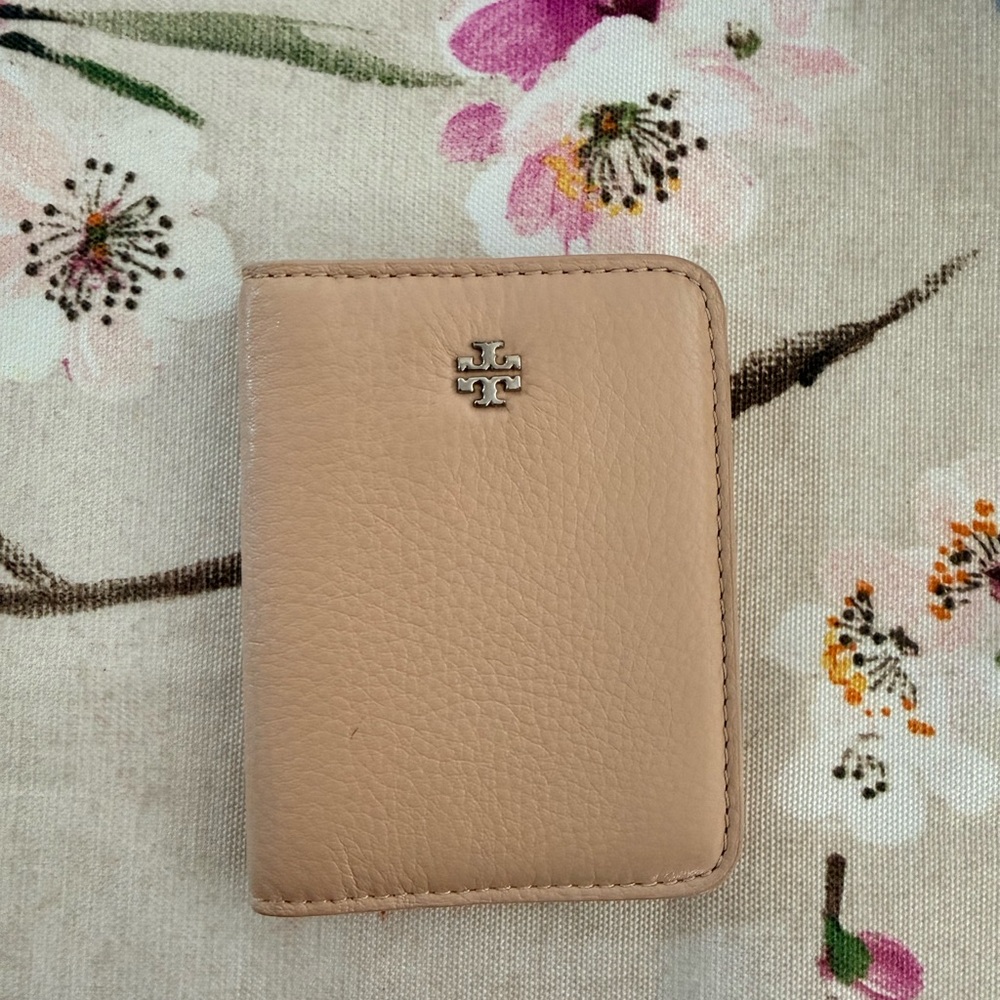 Tory Burch Pebbled Leather Bifold Wallet in Blush Pink